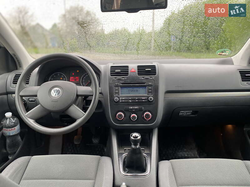 Хэтчбек Volkswagen Golf 2004 в Одессе