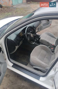 Хетчбек Volkswagen Golf 1998 в 