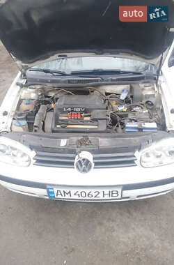 Хетчбек Volkswagen Golf 1998 в 