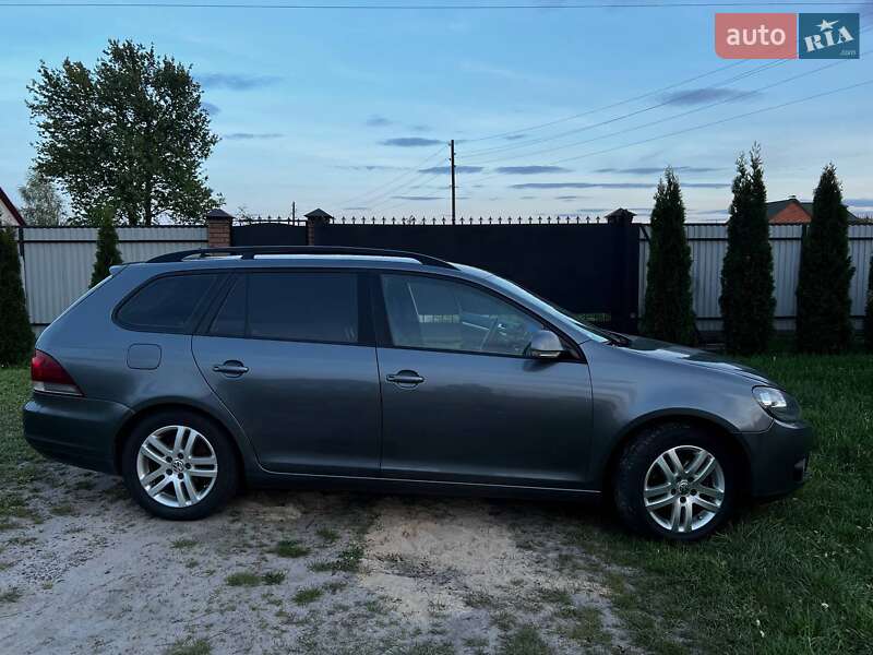 Універсал Volkswagen Golf 2010 в Ратному