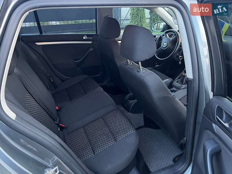 Універсал Volkswagen Golf 2010 в Ратному