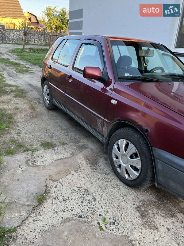 Хетчбек Volkswagen Golf 1996 в 