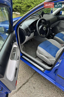 Хэтчбек Volkswagen Golf 2000 в 