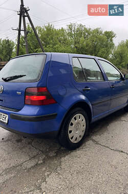 Хэтчбек Volkswagen Golf 2000 в 
