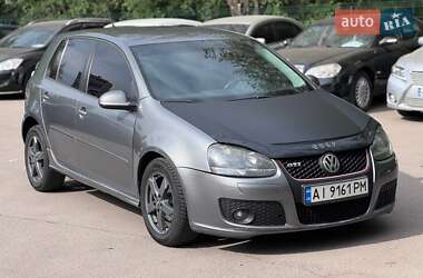 Хэтчбек Volkswagen Golf 2005 в 
