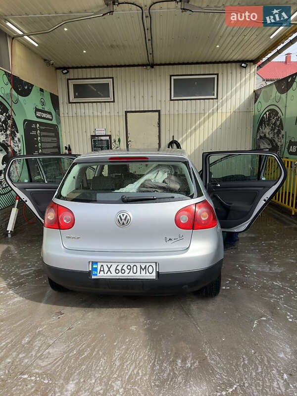 Volkswagen Golf 2003