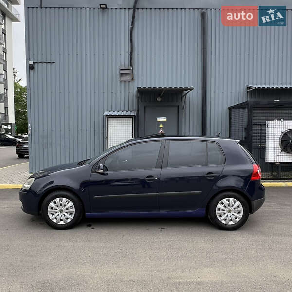 Хэтчбек Volkswagen Golf 2004 в Ужгороде