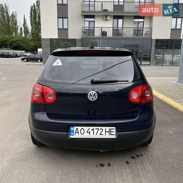 Хэтчбек Volkswagen Golf 2004 в Ужгороде