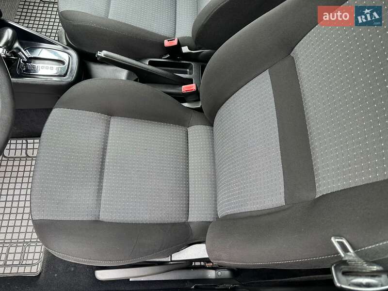 Универсал Volkswagen Golf 2003 в Бучаче