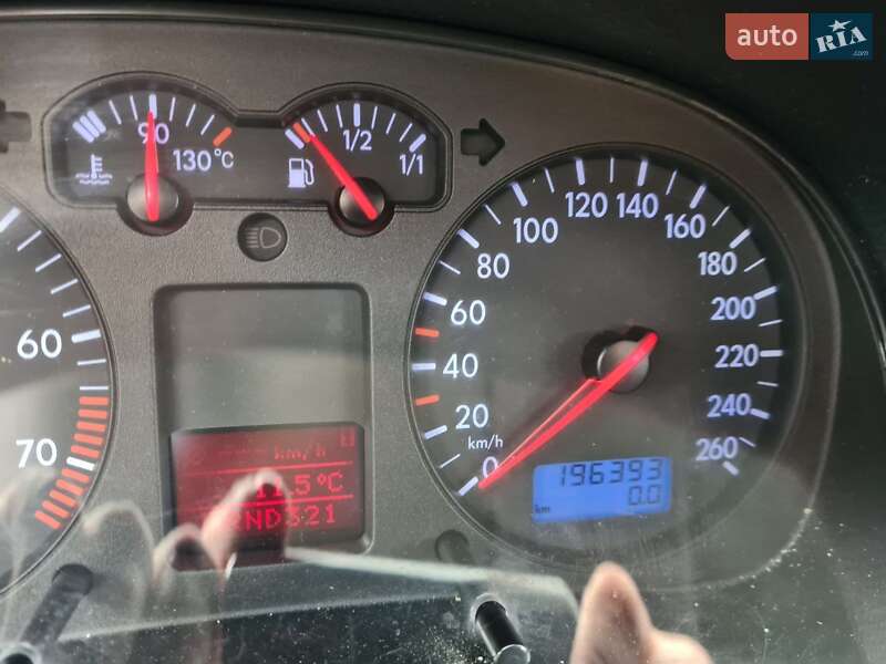 Универсал Volkswagen Golf 2003 в Бучаче