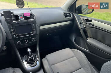 Хэтчбек Volkswagen Golf 2011 в 