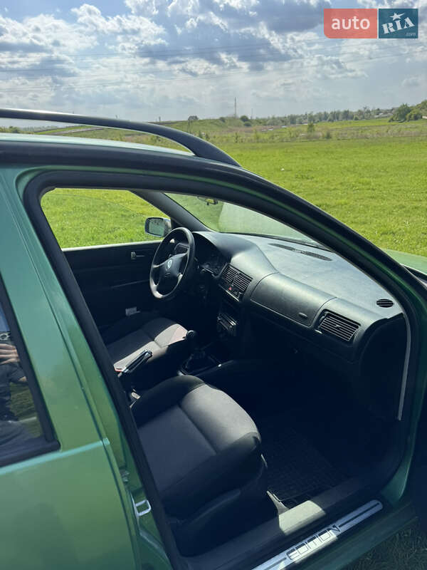 Універсал Volkswagen Golf 2001 в Рівному