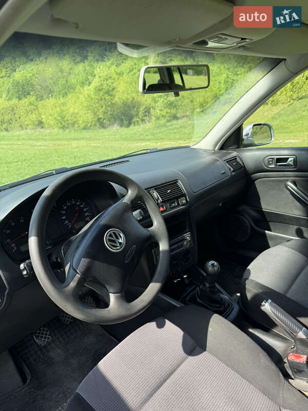 Універсал Volkswagen Golf 2001 в Рівному