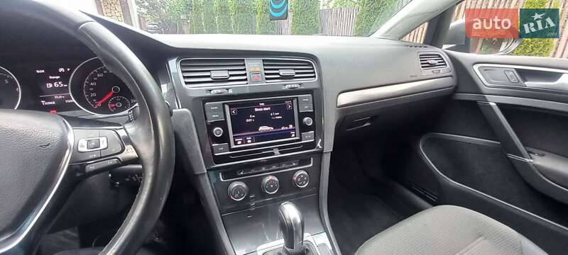 Хэтчбек Volkswagen Golf 2019 в Львове