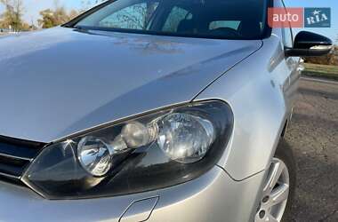 Хэтчбек Volkswagen Golf 2011 в 