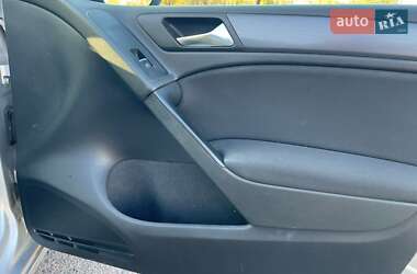 Хэтчбек Volkswagen Golf 2011 в 
