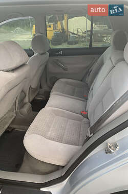 Хэтчбек Volkswagen Golf 1998 в 
