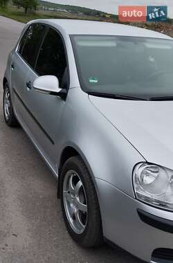 Хетчбек Volkswagen Golf 2004 в Перемишлянах