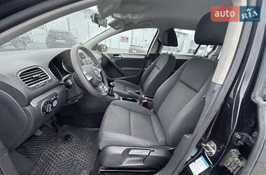 Хетчбек Volkswagen Golf 2011 в 