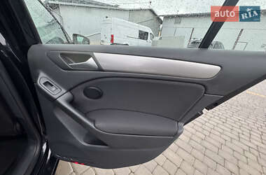 Хетчбек Volkswagen Golf 2011 в 