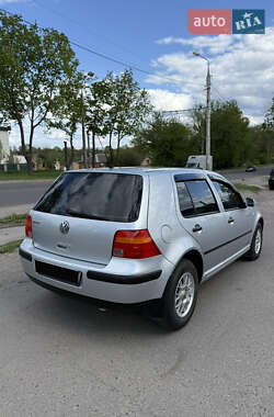 Хэтчбек Volkswagen Golf 2003 в 