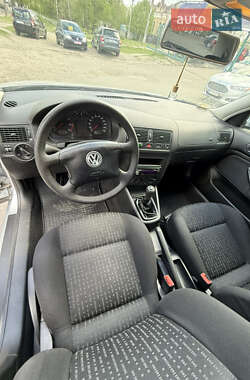 Хэтчбек Volkswagen Golf 2003 в 