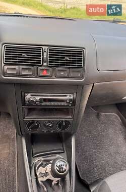 Хетчбек Volkswagen Golf 2003 в 