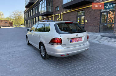 Універсал Volkswagen Golf 2010 в 