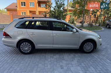 Універсал Volkswagen Golf 2010 в 