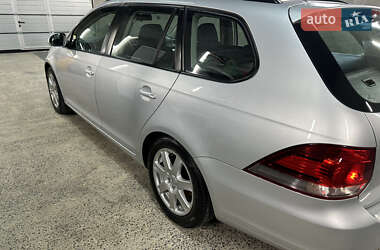 Універсал Volkswagen Golf 2010 в 