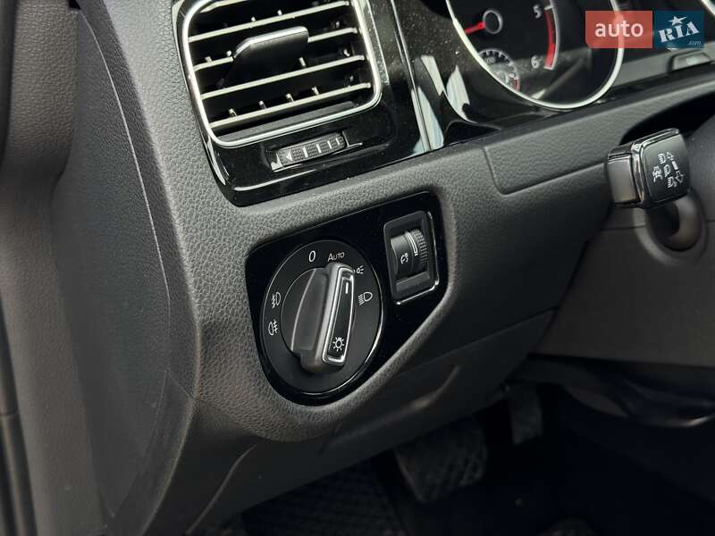 Універсал Volkswagen Golf 2015 в Києві
