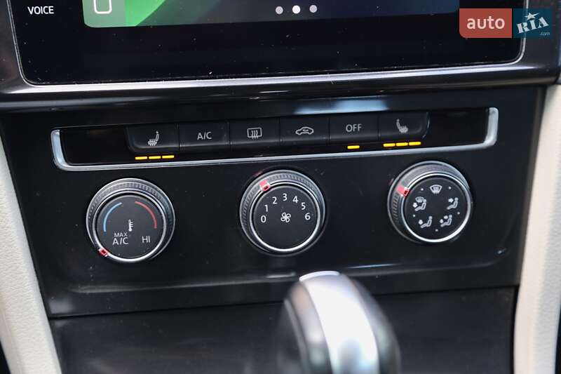 Хетчбек Volkswagen Golf 2018 в Києві