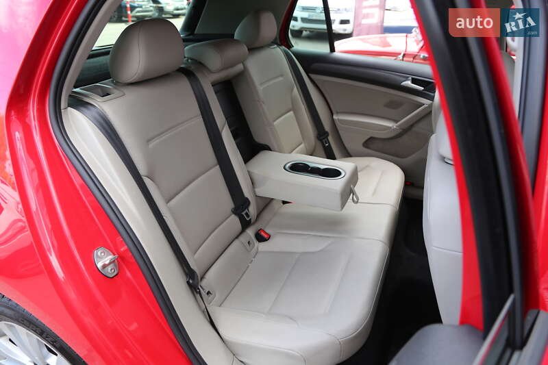 Хетчбек Volkswagen Golf 2018 в Києві