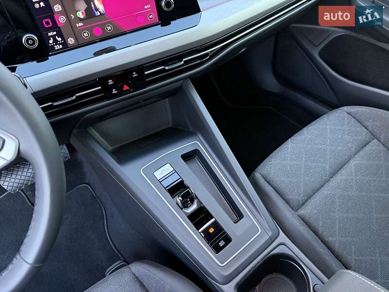 Хэтчбек Volkswagen Golf 2021 в Киеве