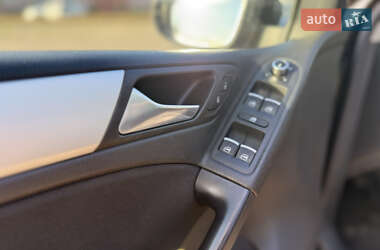 Хэтчбек Volkswagen Golf 2009 в 