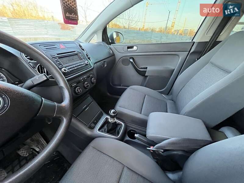 Хетчбек Volkswagen Golf 2005 в Хмельницькому