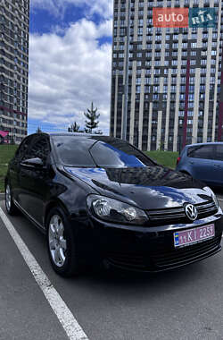 Хетчбек Volkswagen Golf 2010 в 