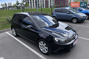 Хетчбек Volkswagen Golf 2010 в 