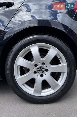 Хетчбек Volkswagen Golf 2010 в 