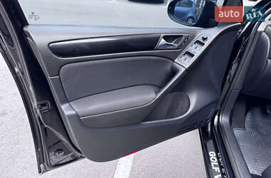 Хетчбек Volkswagen Golf 2010 в 