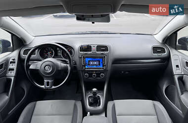Хетчбек Volkswagen Golf 2010 в 