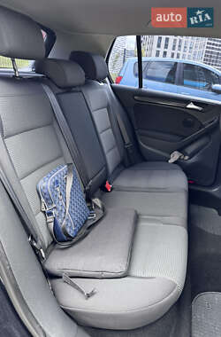 Хетчбек Volkswagen Golf 2010 в 