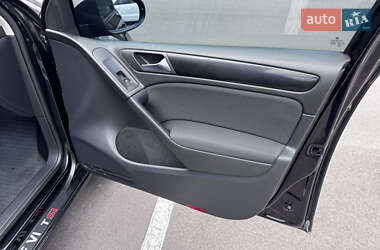 Хетчбек Volkswagen Golf 2010 в 