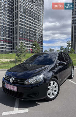 Хетчбек Volkswagen Golf 2010 в 