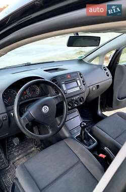 Хетчбек Volkswagen Golf 2004 в 