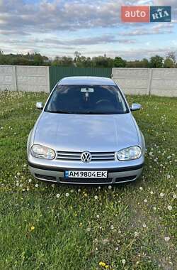 Хетчбек Volkswagen Golf 2001 в 