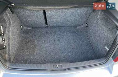Хетчбек Volkswagen Golf 2001 в 
