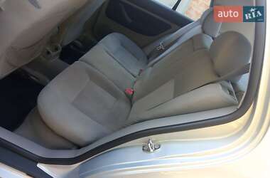 Хэтчбек Volkswagen Golf 1998 в 