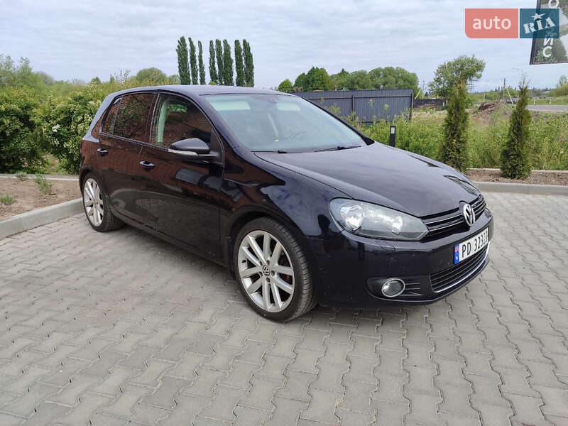 Хэтчбек Volkswagen Golf 2010 в 