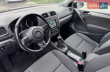 Хетчбек Volkswagen Golf 2010 в 